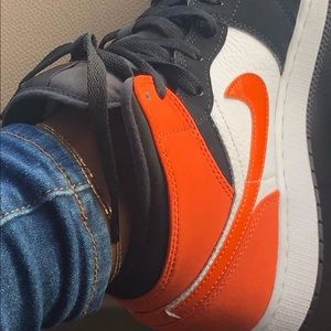 Nike retro air Jordan one (orange mids)
